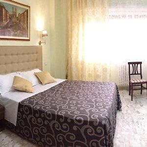 Kamer met een Queen Size Bed